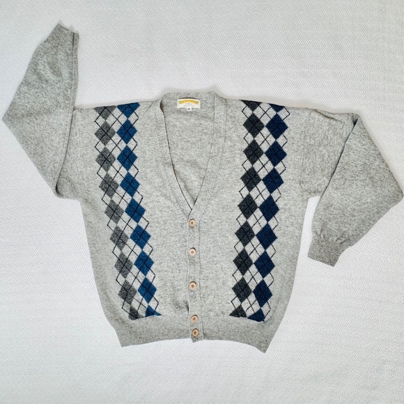 Men's Made in Scotland 100% Lambswool Cardigan V-neck Blue & Grey Argyle, Size M - Picture 1 of 8